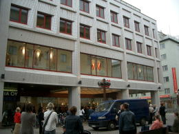 9月初めにオープンした、大型ファッション店